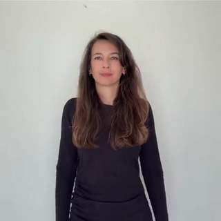 Przykład użycia: Teraz piję kawę.